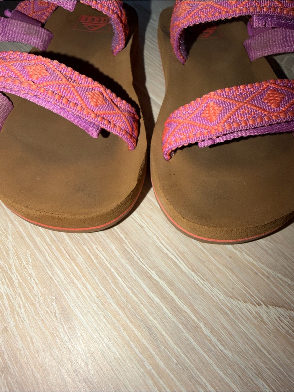 Reef Kids 11/12 Pink and Orange Patterned Strap Sandals - Picture 5 of 6